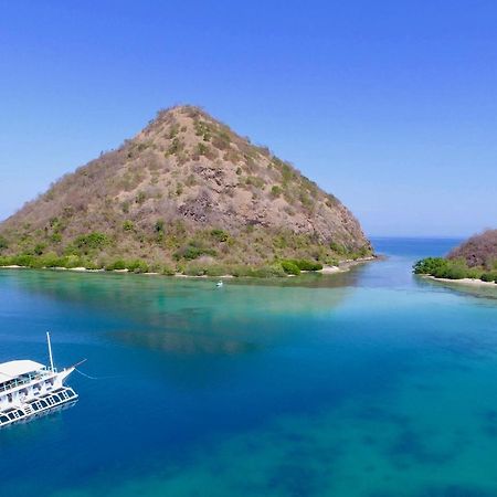 Le Pirate Boatel - Floating Hotel Labuan Bajo Esterno foto