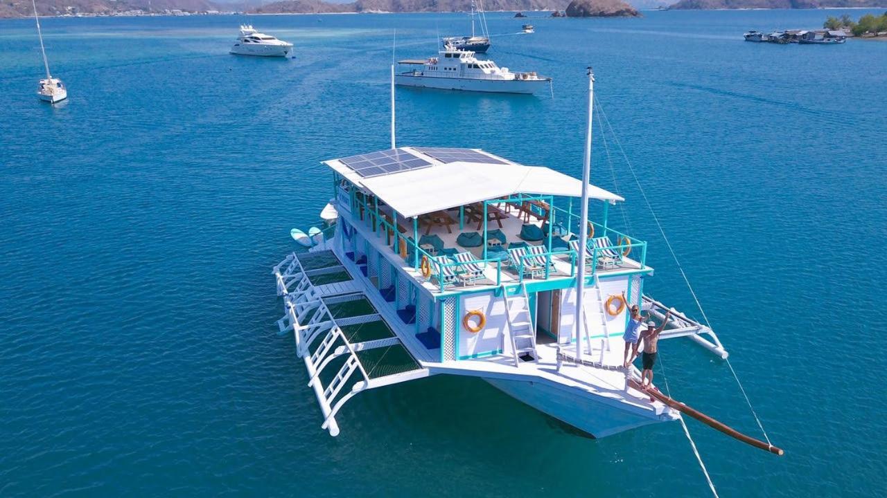 Le Pirate Boatel - Floating Hotel Labuan Bajo Esterno foto